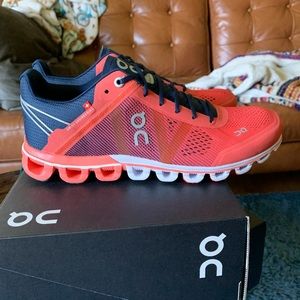 New in box: on running shoes (cloudflow)